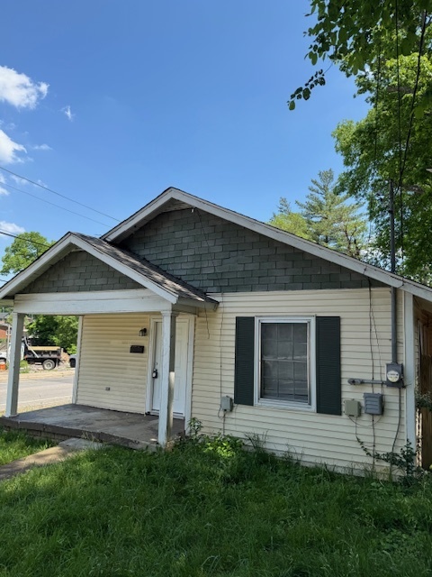 Primary Photo - 2BR/1BA home on corner lot in north Nashvi...
