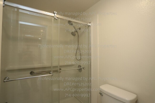 Building Photo - 8229 Woodland Dr