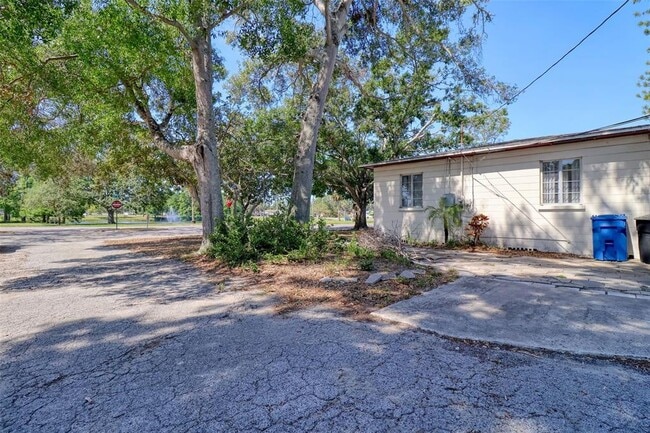 Building Photo - 4845-4825 25th Ave N