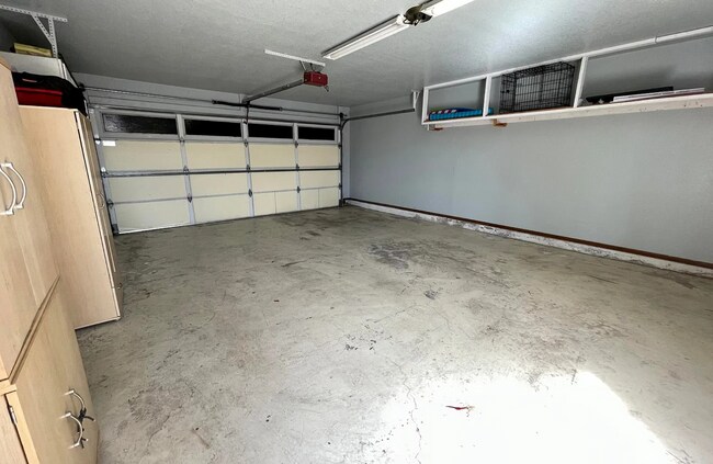 Building Photo - Furnished short term pool home - Available...