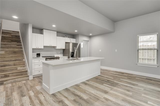 Building Photo - 401-403-403 W Elm St