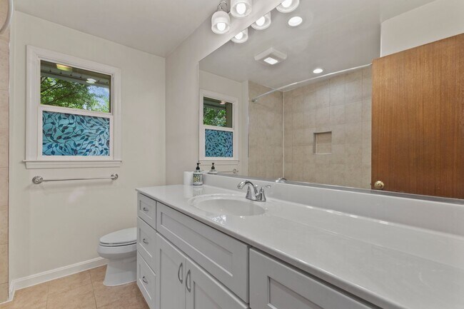 Building Photo - Discover this beautifully updated Colonial...