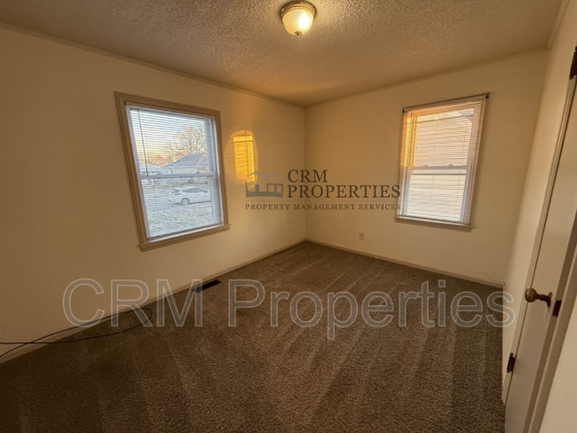 Building Photo - 1301 S Waugh St