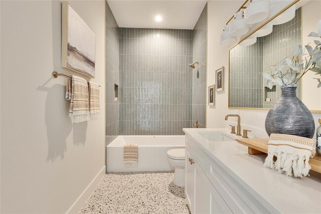 Building Photo - 1937 E 38th 1/2 St