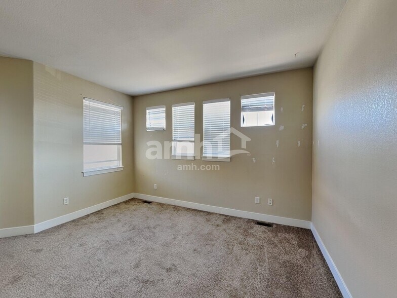 Building Photo - 21507 E Smoky Hill Rd