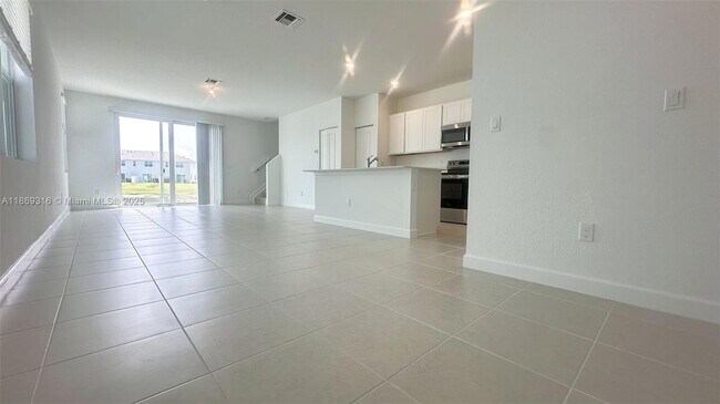 Building Photo - 538 Rivergrass St