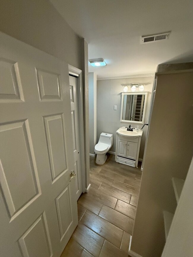 Building Photo - 2/3 Bedroom, 1 Bath Two Story Mill Street Apartment