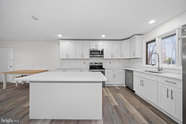 Building Photo - 119 Stoney Ridge Rd