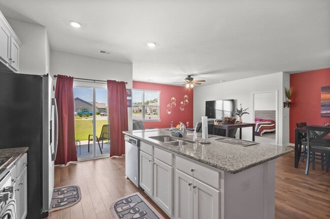 Building Photo - 3927 Nandina Ct