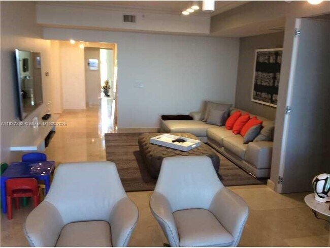 Building Photo - 17875 Collins Ave