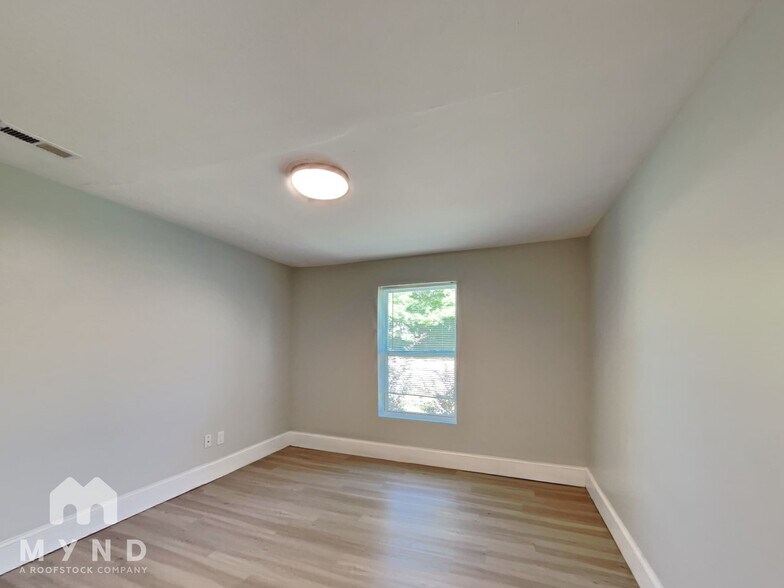 Building Photo - 9800 Fanny Brown Rd