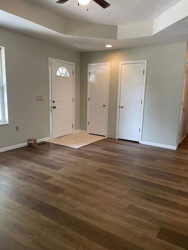 Building Photo - 3 Bed 2 Bath 2 Car Garage plus Bonus Room Available July 31, 2023
