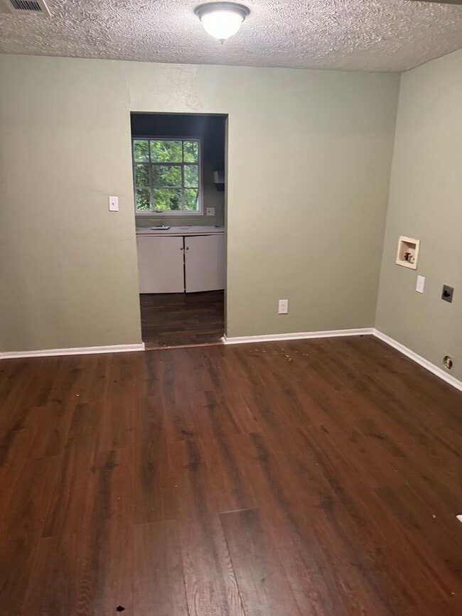 Building Photo - 2418 Alma St