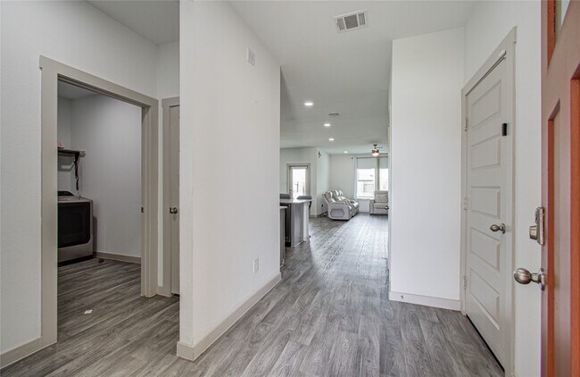 Building Photo - 22 Desert Spring Ln