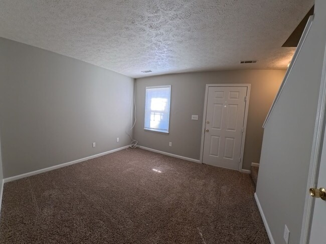 Building Photo - Townhouse off Timberlake