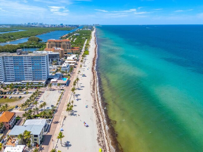 Building Photo - 321 Wilson St