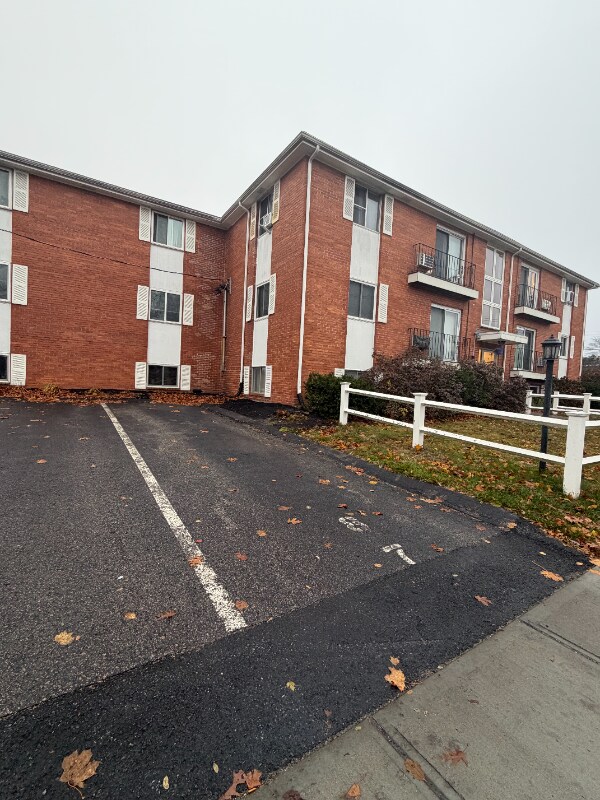 Building Photo - 9 Endicott St