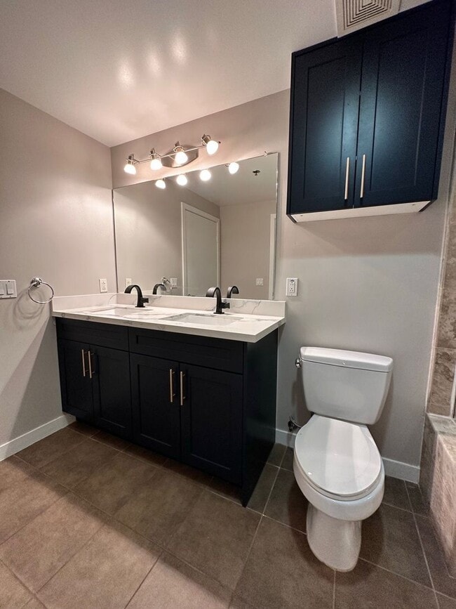 Building Photo - Downtown Long Beach - West Ocean - 1 Bedroom - Stunning Ocean Views - Gorgeous!!!!!!