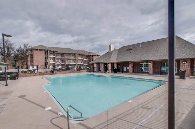 Building Photo - 816 Hillview Heights