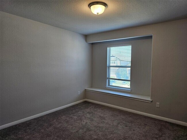 Building Photo - 128 Munk Ln