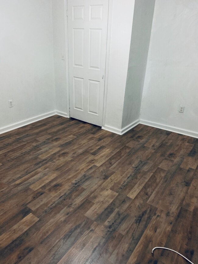 Building Photo - 2124 Queen St