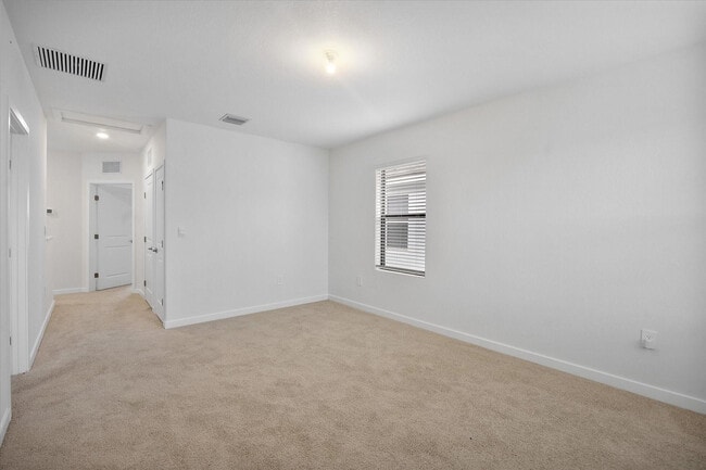 Building Photo - 713 SE 15th Ave