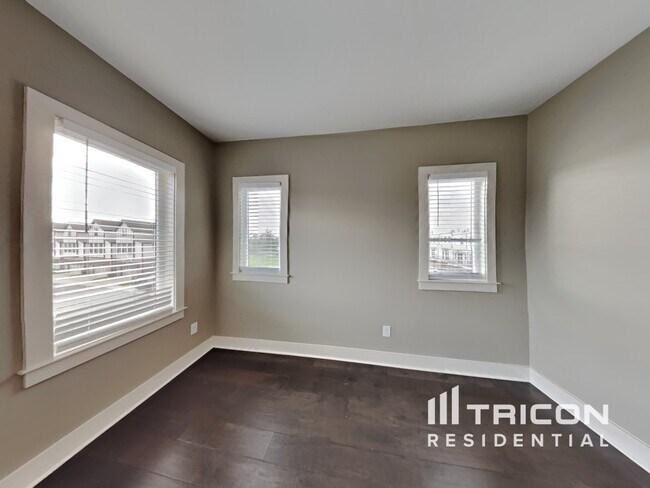 Building Photo - 1200 Hillwood Private Cove
