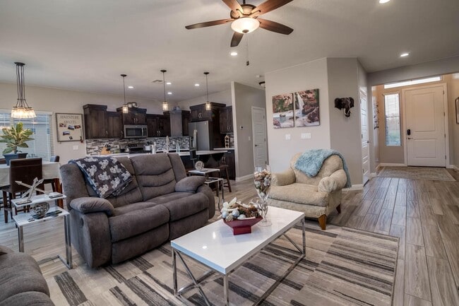 Building Photo - Red Mountain Jewel!  WITH SOLAR PANELS!!