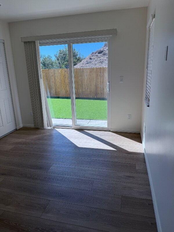 Building Photo - 2214 Finch Ln