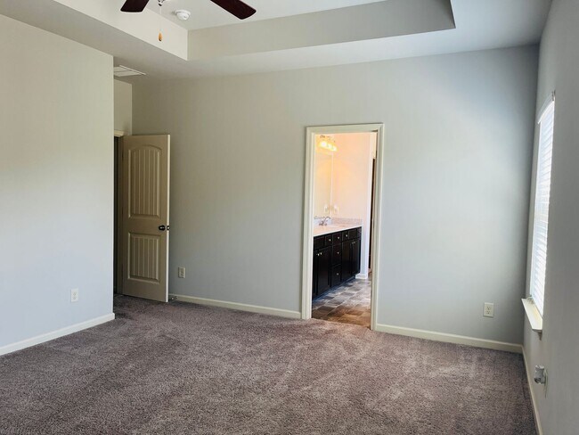 Building Photo - Wow! Check out this charming 3 bedroom 2.5 bathroom home in Newnan!