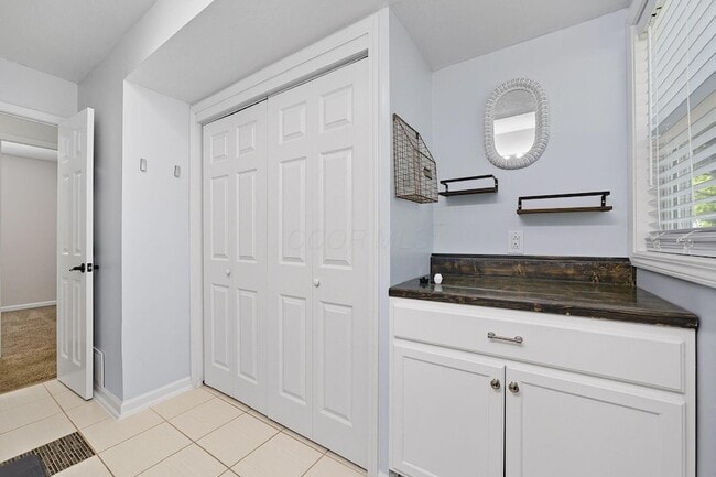 Building Photo - 455 Lakeview Dr
