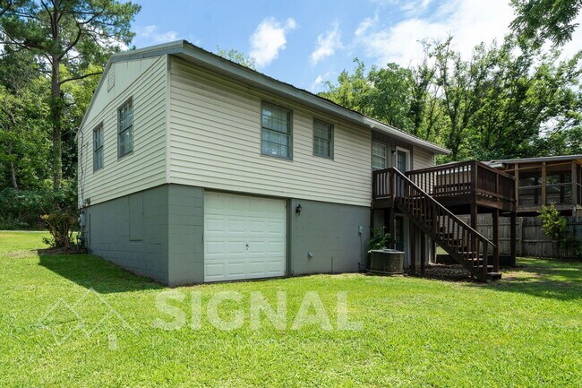 Building Photo - 1652 Roberta Ln