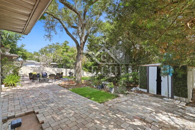 Building Photo - 6714 Nina Rosa Dr