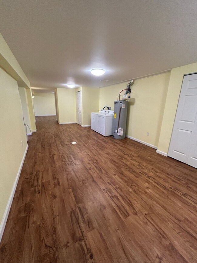 Building Photo - 3 bedroom, 3 bath house located in Park Forest