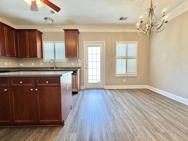 Building Photo - 3 Bed, 2.5 Bath Townhome w/ 2 Car Garage
