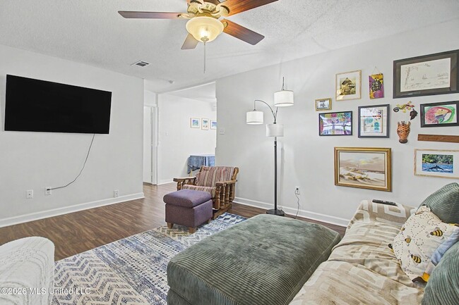 Building Photo - 883 Rustwood Dr