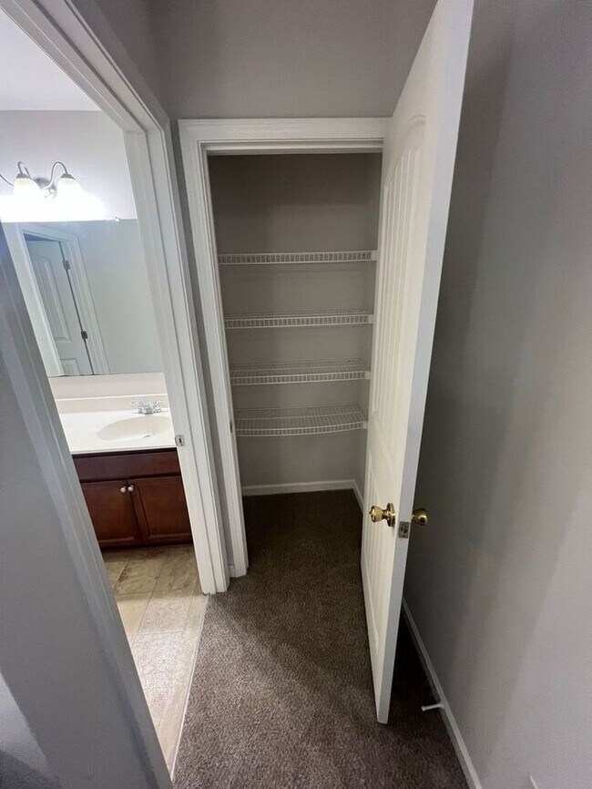 Building Photo - Beautiful 4-Bedroom Home with Gourmet Kitchen and Spacious Master Suite in Swim/Tennis Community