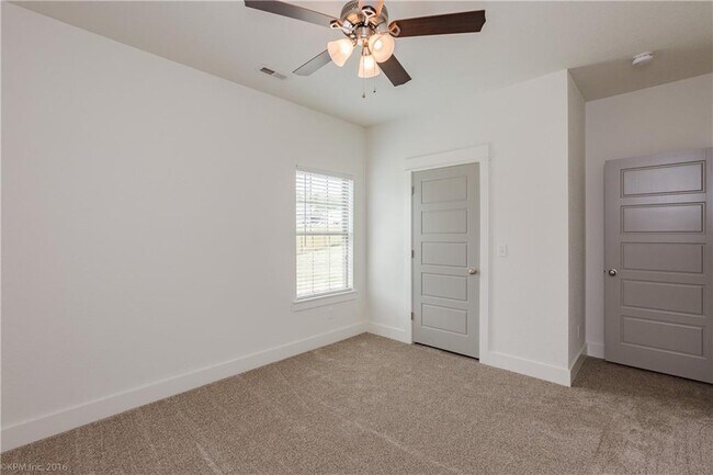 Building Photo - 1531 Abbey Ln