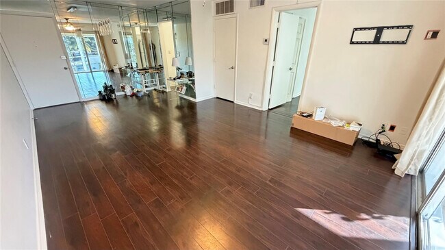 Building Photo - 3040 NE 16th Ave