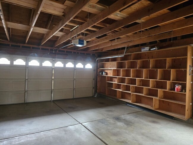 Building Photo - 4 bedroom home off of Mayberry Dr in Reno