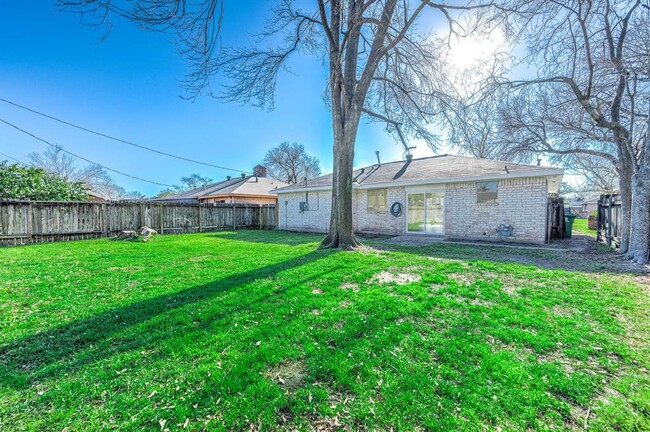 Building Photo - 15006 Wellman Ln