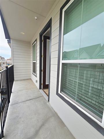 Building Photo - 206 S Village Way