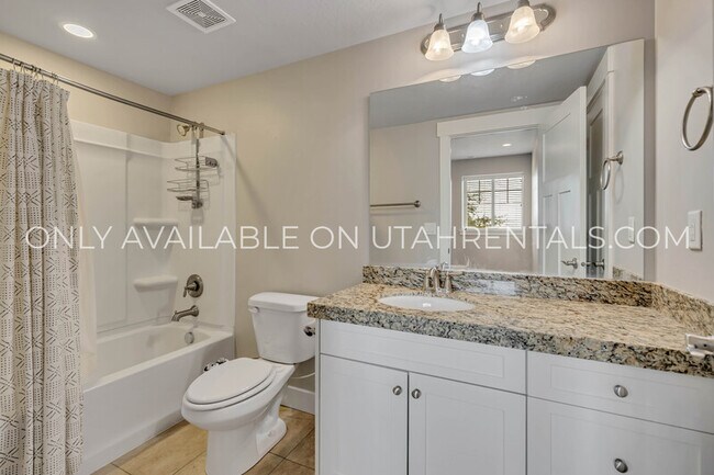 Building Photo - 874 S Aspen Wy