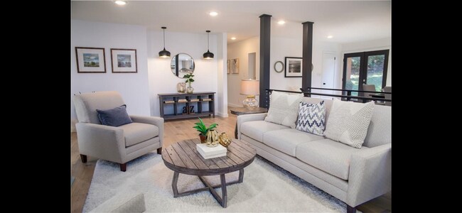Building Photo - 414 Shorecrest Dr