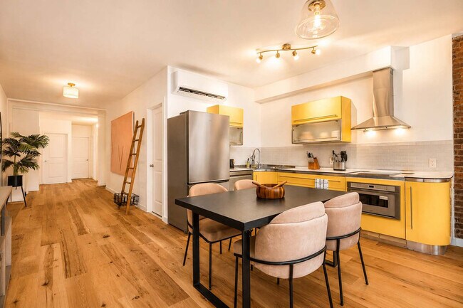 Building Photo - 354 Bowery-SI ID1035000P