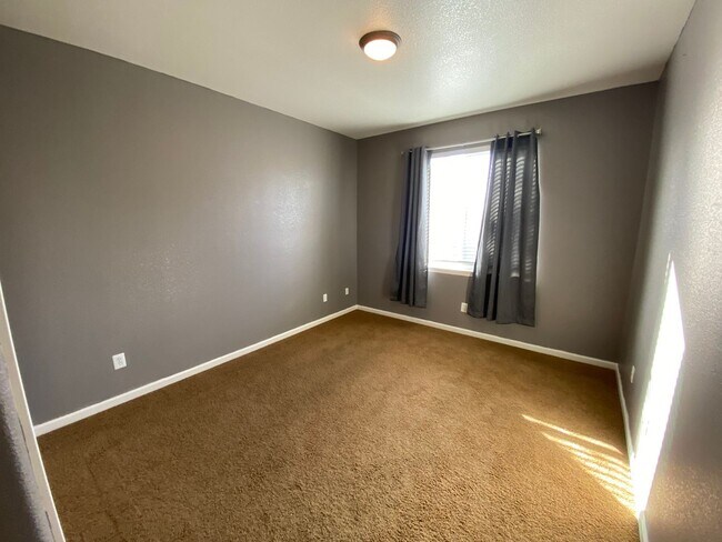 Building Photo - Elegant 2 story home in NW Visalia Coming ...