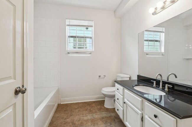 Building Photo - 401 N Tonti St