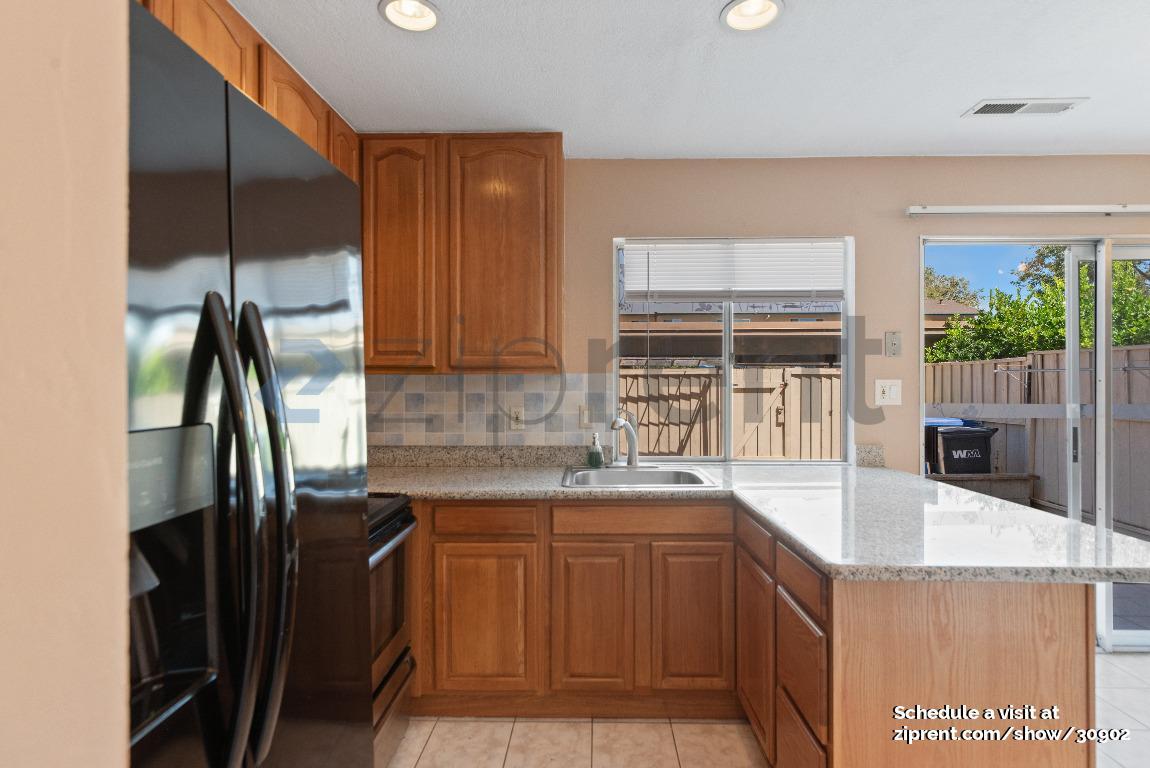 Building Photo - 27561 Stromberg Ct