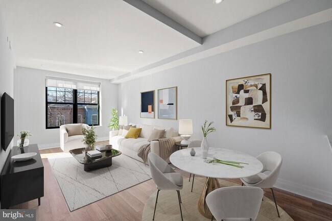 Building Photo - 811 N Columbus St