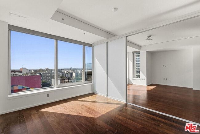 Building Photo - 1155 S Grand Ave